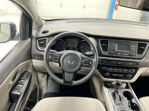 Used 2016 Kia Sedona LX w/ LX Convenience Package FWD image 6