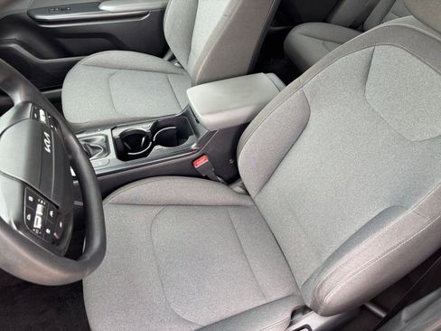 Used 2025 Kia K4 LXS image 38
