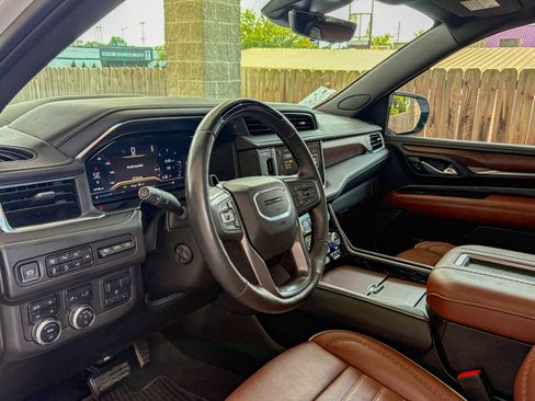 Used 2023 GMC Yukon XL Denali Ultimate AWD/4WD image 18