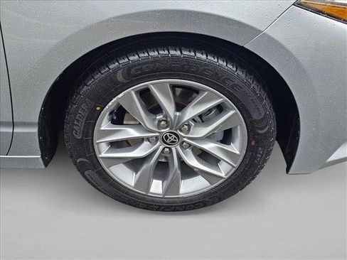Used 2022 Toyota Avalon XLE w/ Moonroof Package FWD image 9