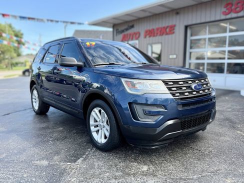 Used 2017 Ford Explorer FWD image 2