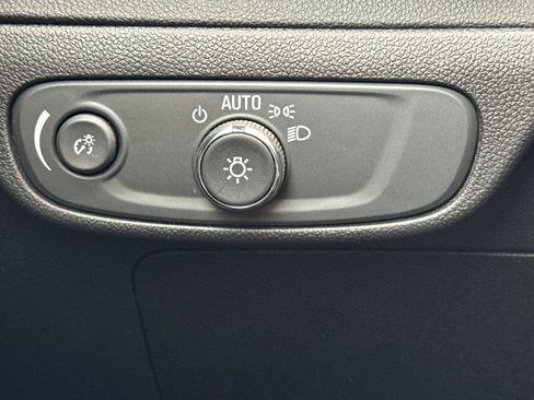 Used 2023 Chevrolet Bolt EUV LT w/ Redline Edition FWD image 31