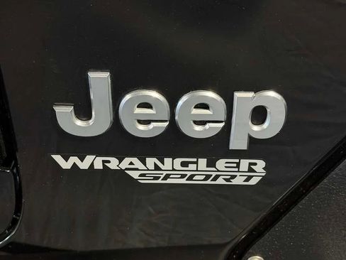Used 2018 Jeep Wrangler Sport AWD/4WD image 11
