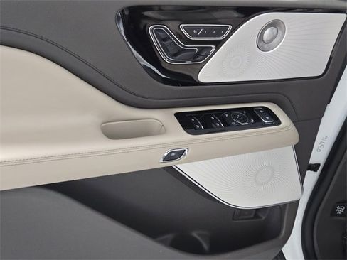 Certified 2023 Lincoln Aviator Reserve w/ Equipment Group 201A image 22
