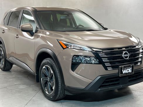 Used 2024 Nissan Rogue SV FWD image 8