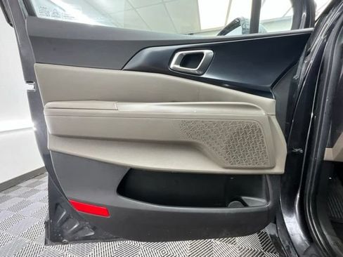 Used 2025 Kia Carnival FWD image 6