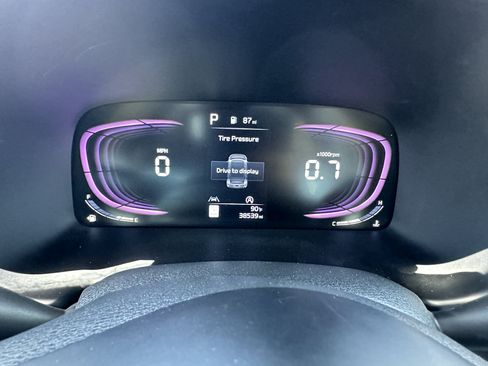 Certified 2025 Kia Soul LX w/ LX Technology Package FWD image 24
