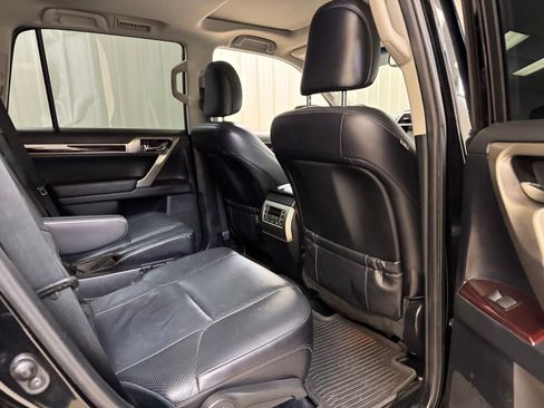 Used 2017 Lexus GX 460 Luxury w/ Sport Design Package image 25
