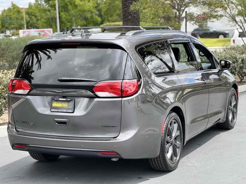 Used 2019 Chrysler Pacifica Limited w/ Advanced Safetytec Group FWD image 15