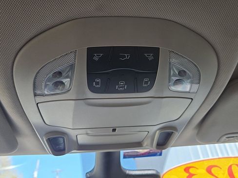 Used 2023 Chrysler Pacifica Touring-L FWD image 12