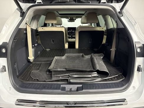 Used 2022 Toyota Highlander Platinum AWD/4WD image 36