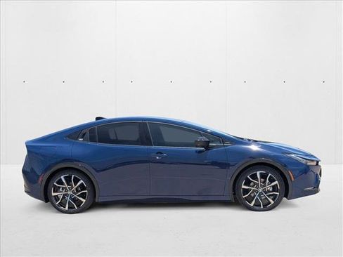 New 2025 Toyota Prius Plug-In Hybrid image 8