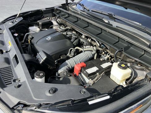 Used 2021 Toyota Highlander XLE image 36