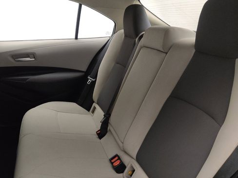 Used 2021 Toyota Corolla LE image 17