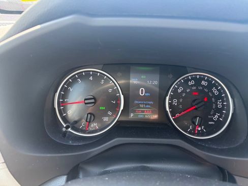 Used 2021 Toyota RAV4 XLE w/ Convenience Package AWD/4WD image 20