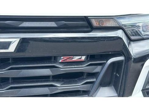 Used 2024 Chevrolet Colorado Z71 w/ Z71 Convenience Package 2 AWD/4WD image 3