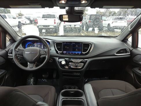Used 2021 Chrysler Pacifica Touring w/ S Appearance Package FWD image 19