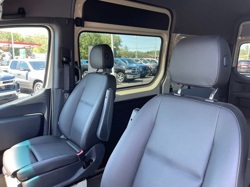 Used 2024 Mercedes-Benz Sprinter 2500 image 14