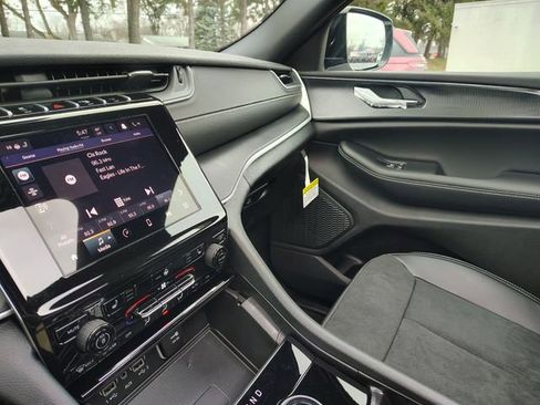 New 2025 Jeep Grand Cherokee Altitude w/ Trailer Tow Package image 27