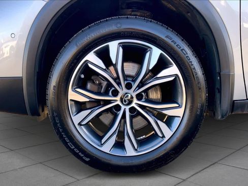 Used 2018 INFINITI QX30 Premium w/ Cargo Package image 10