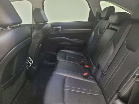 Used 2023 Kia Sorento S w/ Panoramic Sunroof Package image 18