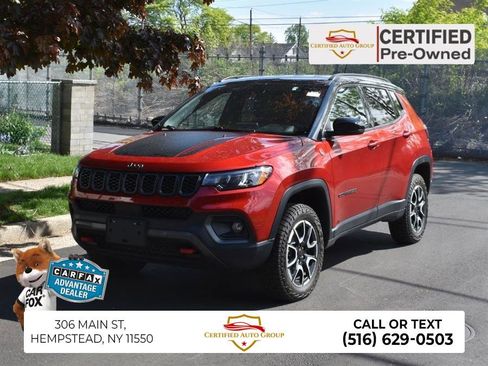 Used 2025 Jeep Compass Trailhawk AWD/4WD image 1