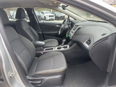 Used 2018 Chevrolet Cruze LS image 10