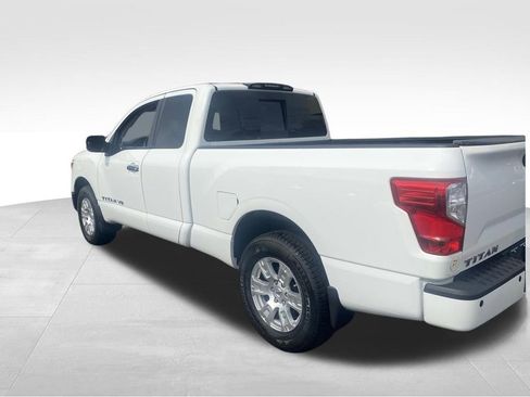 Used 2018 Nissan Titan SV w/ SV Convenience Package image 9