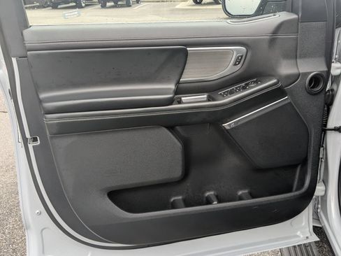Used 2025 Ford Expedition Platinum AWD/4WD image 11