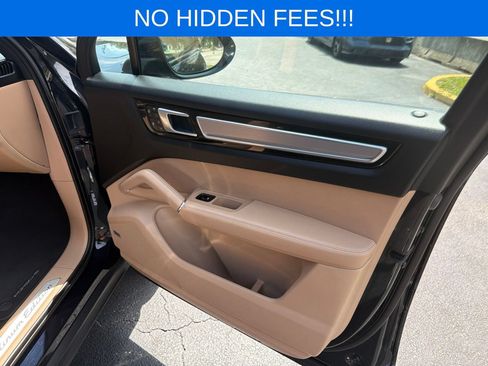 Used 2022 Porsche Cayenne Platinum Edition AWD/4WD image 31