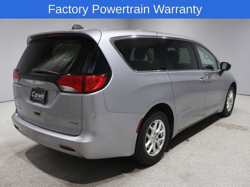 Used 2021 Chrysler Voyager LX image 8