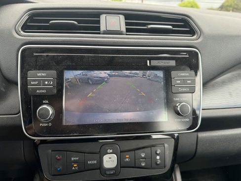 Used 2018 Nissan Leaf SV image 7