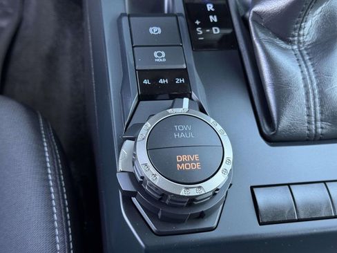 Used 2025 Toyota Tacoma TRD Sport image 9