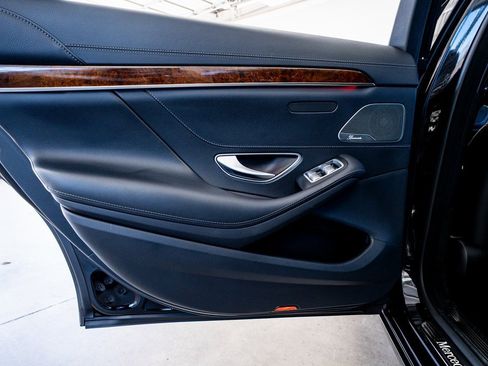Used 2015 Mercedes-Benz S 550 Sedan image 42