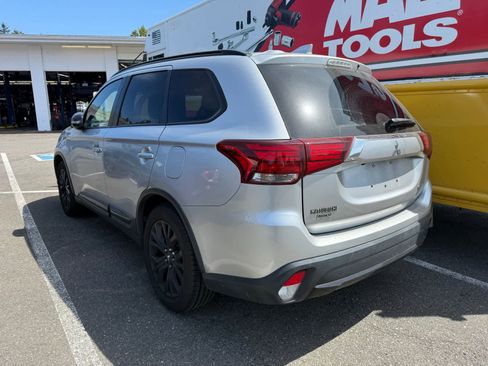Used 2018 Mitsubishi Outlander LE FWD image 2