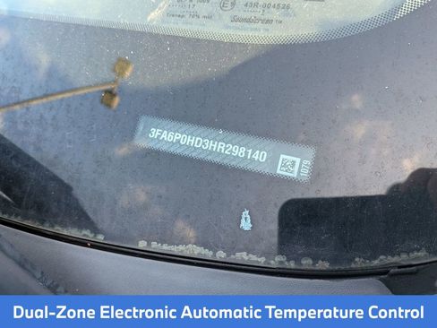 Used 2017 Ford Fusion SE w/ Fusion SE Technology Package image 8