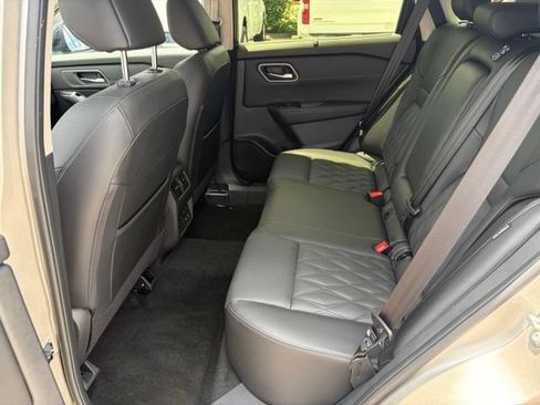 Used 2025 Nissan Rogue Platinum w/ Tech Package AWD/4WD image 32