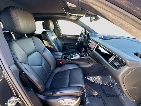 Used 2022 Porsche Macan image 32