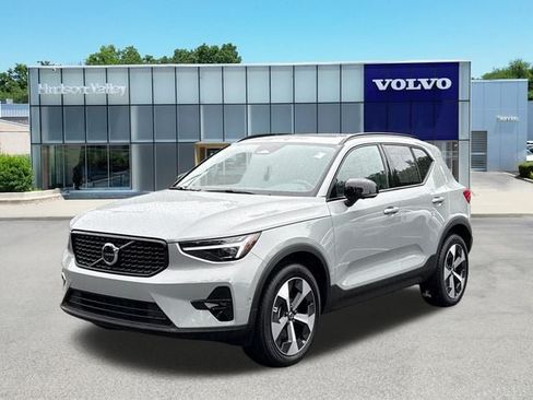 Certified 2026 Volvo XC40 B5 Plus AWD/4WD image 1