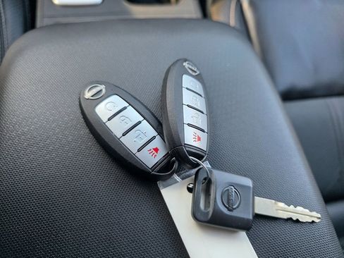 Used 2024 Nissan Frontier SL w/ Technology Package image 26