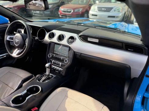 Used 2017 Ford Mustang Premium image 31