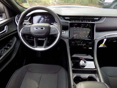 New 2025 Jeep Grand Cherokee Laredo X w/ Luxury Tech Group I RWD image 12