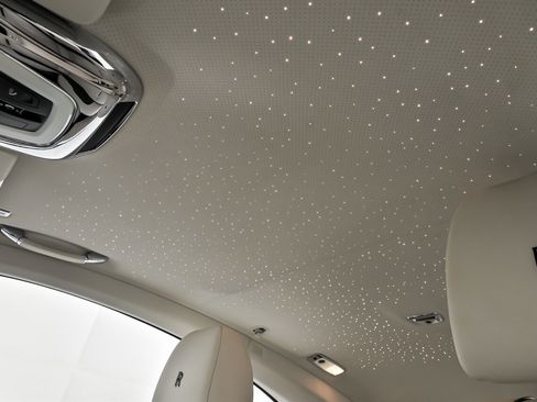 Used 2019 Rolls-Royce Wraith image 24