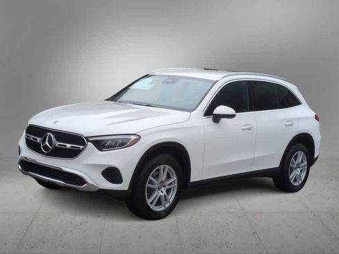 Used 2025 Mercedes-Benz GLC 300 4MATIC image 4
