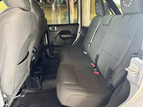 Used 2018 Jeep Wrangler Unlimited Sport S AWD/4WD image 19