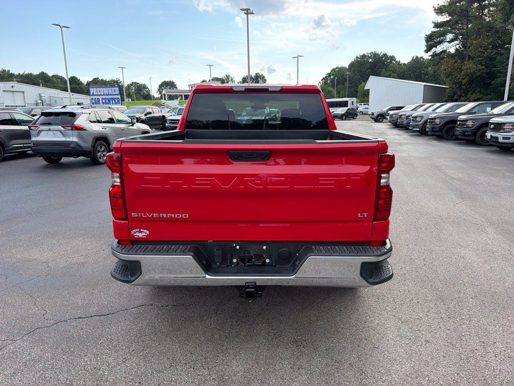 Used 2025 Chevrolet Silverado 1500 LT AWD/4WD image 4