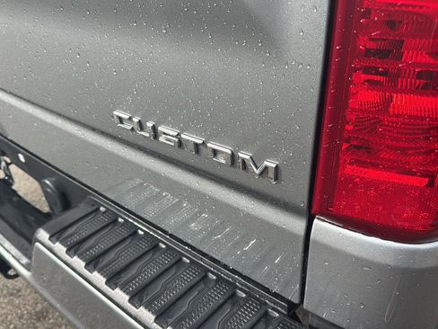 Used 2023 Chevrolet Silverado 1500 Custom image 5