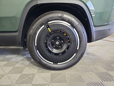 Used 2024 Rivian R1S Adventure image 10