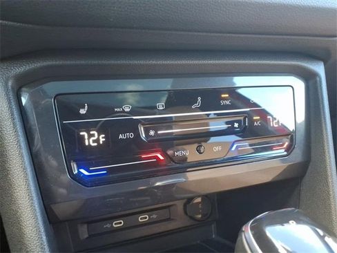 Used 2022 Volkswagen Tiguan SE image 19