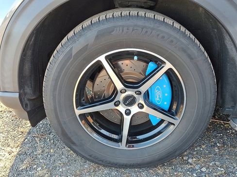 Used 2021 Ford Explorer XLT w/ Equipment Group 202A image 4